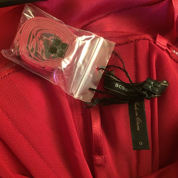 Stunning Red BCBG Laser Cut Tiered Dress NWOT - Picture 6 of 9